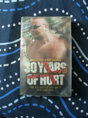 30 Years of Hurt: A History of England's Hooligan Army by Cass Pennant, Andy... - 第 1/2 張圖片