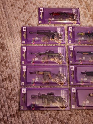 PMI FORTNITE METALLPISTOLE SCHLÜSSELANHÄNGER POSTEN VON 14 (NEU) - Bild 4 von 4