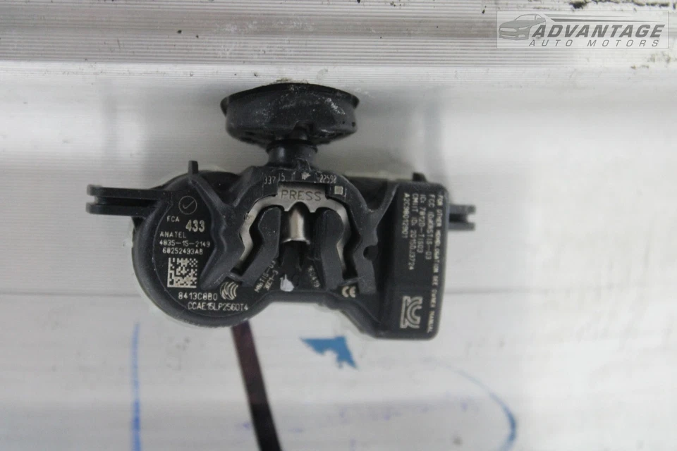 Llanta Dodge Durango 2016-2018 20x8,0J 56,4 mm plateada pulida con sensor OEM Foto 3 de 4