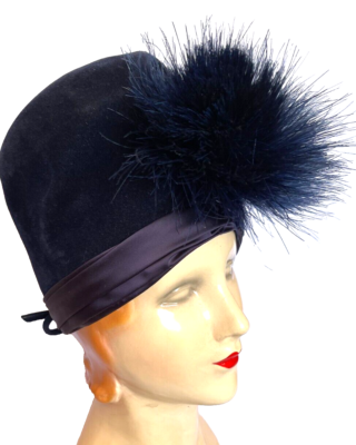 Vintage 1950s Black Velvet Pillbox Hat W/Front Feather /Bow  display picture 3