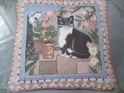 Erica Wilson Nadelspitzen-Kit Lucky Cat 14" x 14" versiegelt Neu aus altem Lagerbestand - Bild 2 von 5