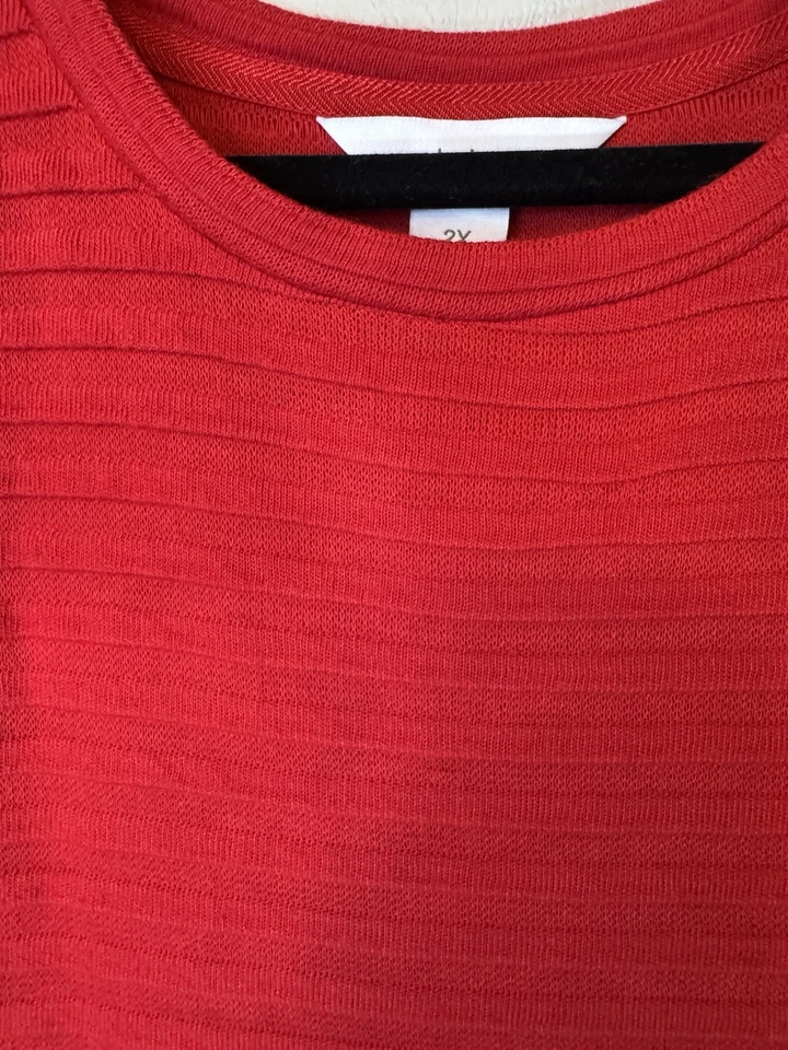 Top Liz Claiborne Talla Grande Navidad Rojo Con Estrás Imitación Botones Talla 2X Foto 2 de 4