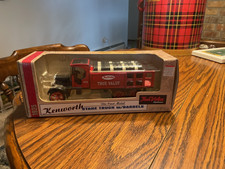 Camion à pieu Kenworth True Value Hardware Store 1925 1994 avec barils métal moulé sous pression