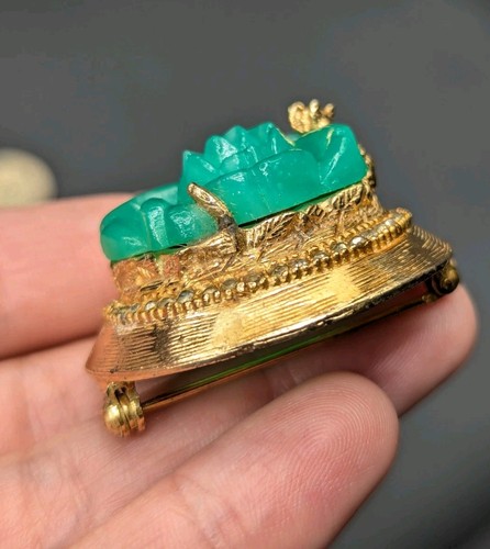 Vintage Gold Tone Molded Green Glass Faux Jade Rhinestone Flower Brooch ** - Bild 9 von 17