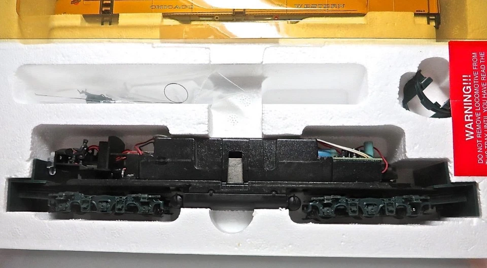 PROTO 2000 #8179 C&NW E8/9 Powered Diesel Cab 5024B Brand New Old Stock Mint - Image 3 of 4