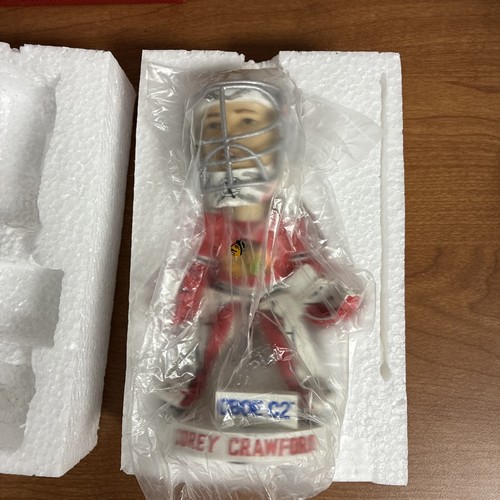 🏒 SELTEN NHL CHICAGO BLACKHAWKS 25.10.11 SGA COREY CRAWFORD GOALIE BOBBLEHEAD NEU IM KARTON - Bild 7 von 17