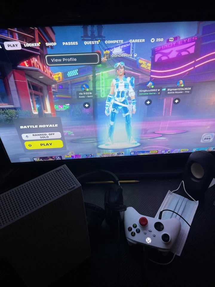 Xbox Series S Bundle - Image 2 of 4