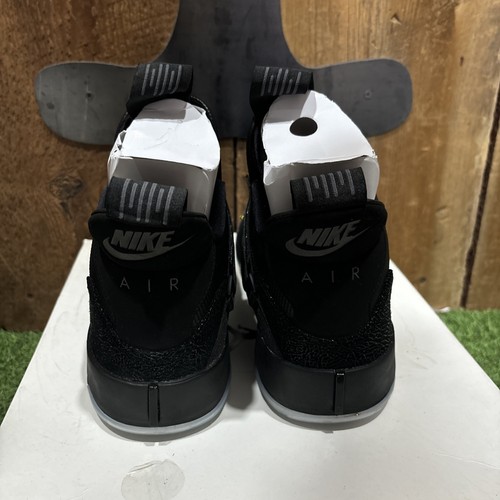 Size 13 - Jordan 33 Utility Blackout 2018 - Picture 8 of 9