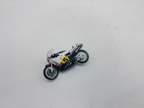 Suzuki RGT500 Model Motorcycle #5 1981 M. Lucchinelli - Newsstand - Scale 1:22