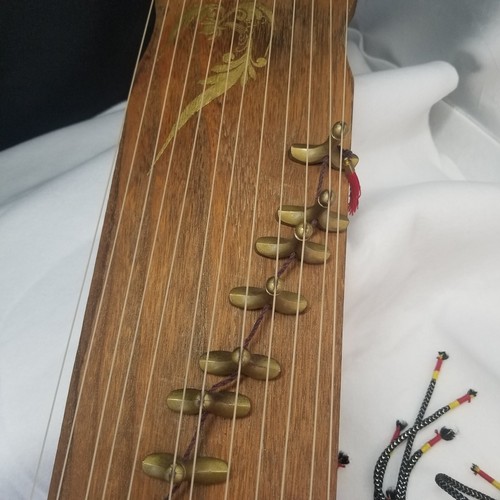 12-String Kayagum, Gayageum, Korean Zither Musical Instrument and display case - Picture 9 of 24