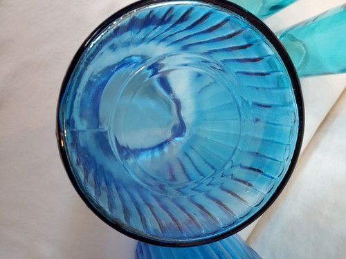 4er Set blaue Glasvasen mit Vertiefung 2 große gerippte und 2 kleine Sanduhr Konvolut - Bild 4 von 5