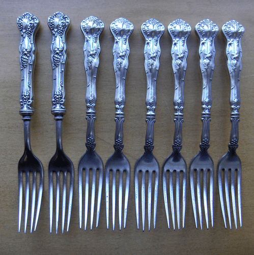 1847 Rogers Meriden Britannia Co grape Vintage set~Hollow handled knives & forks - Picture 2 of 14