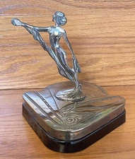 Art Deco ART DECO  FEMALE Powder Box Compact Weidlich Brothers Mfg Vanity USA