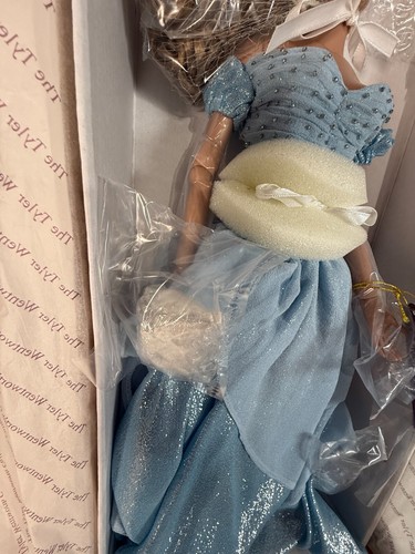 Tonner Tyler Wentworth Collection Stroke Of Midnight Doll 17.5 inches Tall - Picture 9 of 24