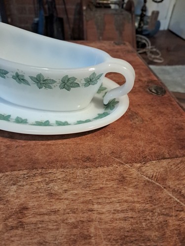 Pyrex Phoenix Opalware Gravy Boat And Saucer Ivy design - Picture 3 of 4