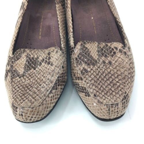 Clarks Everyday Shoes Women’s Leather Metallic Snake Print Flat Loafers Size 7.5 - Picture 2 of 9