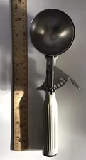 Vintage Vollrath Sheboygan WI USA p/n47140 Ice Cream Scoop 4oz                A3