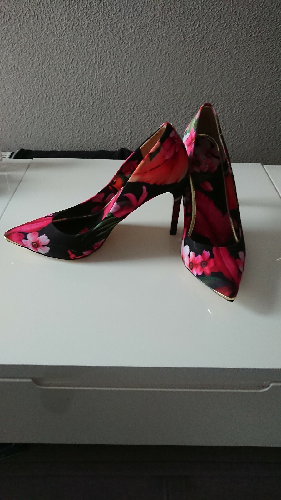 Ted Baker Ladies Floral shoes, Size 6.5 (40) (40) (40) Excellent Condition f658ec Ted Baker Ladies Floral shoes, Size 6.5 (40) (40) (40) Excellent Condition f658ec