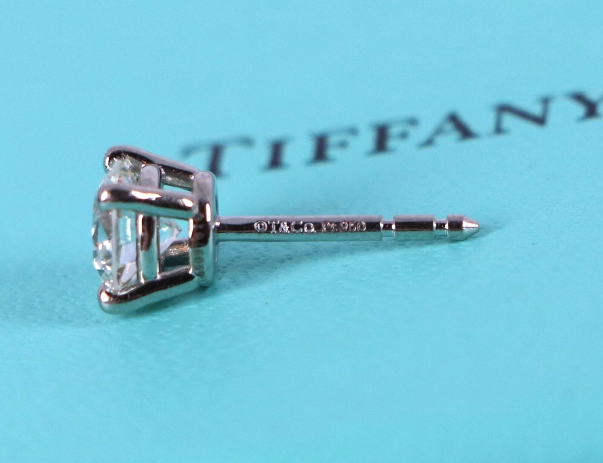 $7,500 Tiffany & Co Platinum Round 0.71ct J VVS1 Diamond One $7,500 Tiffany & Co Platinum Round 0.71ct J VVS1 Diamond One