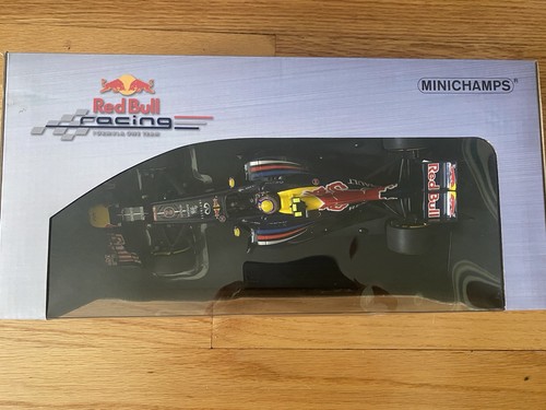 Minichamps Red Bull Racing Renault RB8 Metal 1:18 Mark Weber 2012 F1 Car - Picture 2 of 5