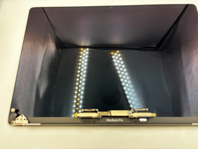 Apple MacBook Pro 16'' A2141 Space Grau Display 2019 Licht Deckel Delle - Getestet 100%