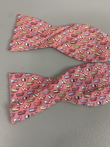 Vineyard Vines Kentucky Derby Bow Tie Pink Whale Print 100% Silk Mens - Picture 3 of 11