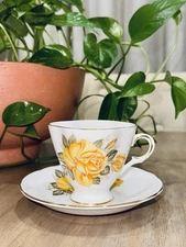 Royal Windsor Yellow Rose Floral Fine Bone China Teacup and Saucer Set - England