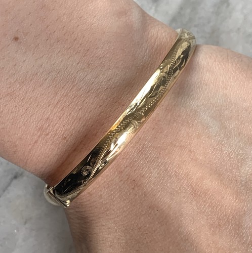 Embossed Hinged Bangle Bracelet 9ct 375 Yellow Gold - Picture 3 of 11