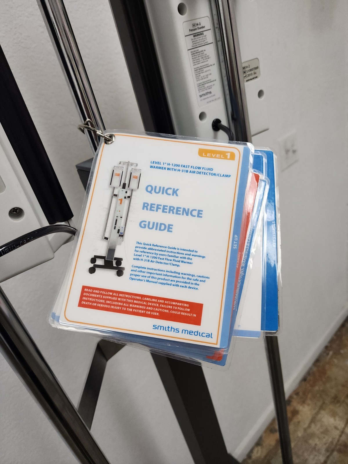 Smiths Medical Dual H-2 Pressure Chamber Level 1 on Rolling Cart w/ IV Pole