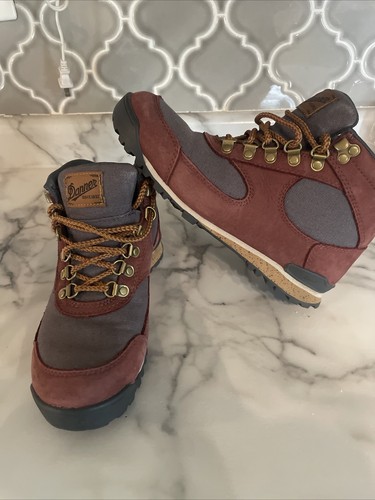 Danner jag brown Khaki Boots Women’s Size 6.5