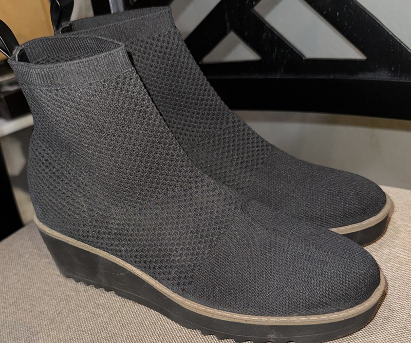 Black Bandolino slip-on  Wedges Boots  with a knit upper and leather Pull Tab