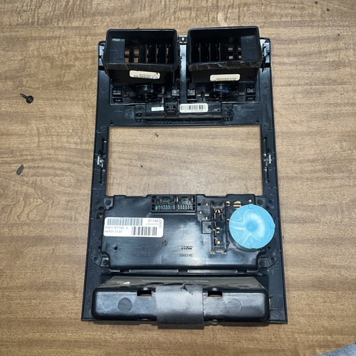 2005-2007 CHRYSLER 300 CLIMATE CONTROL WITH RADIO TRIM HAC OEM P55111871AE FS - Picture 2 of 3