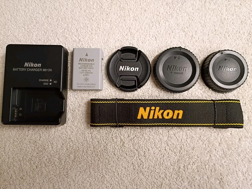 Nikon D3500 24.2MP DSLR w/Nikon 18-55mm VR Zoom Lens Kit   1,046 Clicks! - MINT! - Image 3 of 4