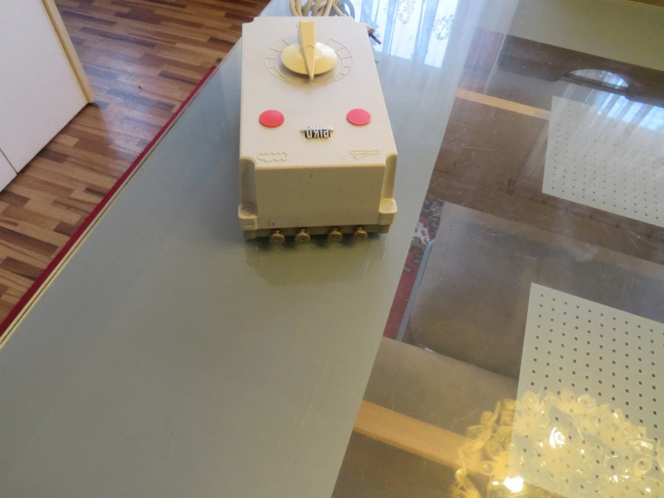 DDR Fahr- / Zubehörtrafo FZ 1 von Piko so gut wie Neu noch - Bild 3 von 4