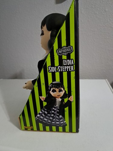 Beetlejuice Lydia Side Stepper - Espíritu exclusivo de Halloween - Imagen 2 de 5