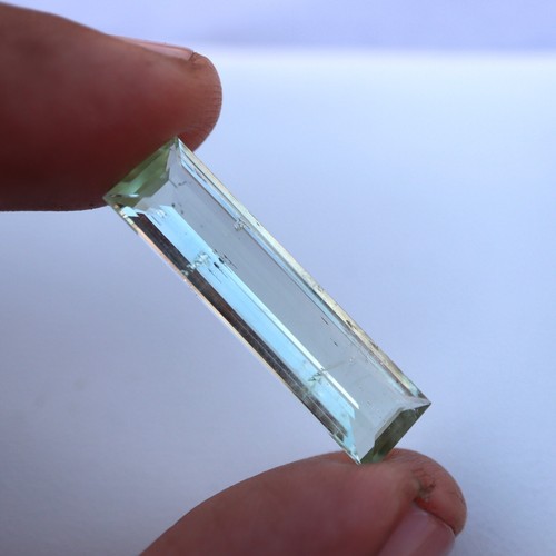 9.94 Cts 29.8x7.8 MM Natural Light Green Aquamarine Faceted Baguette Gemstone - Picture 4 of 10