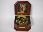 Wunderschöne Holz Spieluhr, Musikdose "The Navity" ca. 12,5 cm H     8V3316