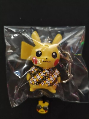 バティックシャツを着たピカチュウ Keychain (5 pcs) バティックシャツを着たピカチュウ Keychain (5 pcs
