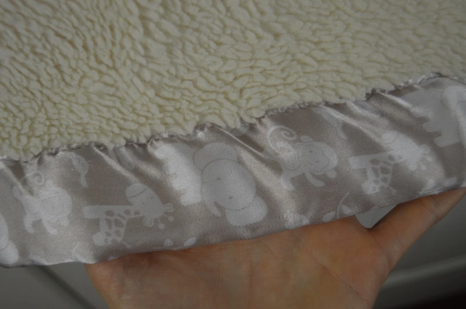 Manta crema bebé koala safari zoológico animal borde satinado elefante tortuga jirafa Foto 3 de 4