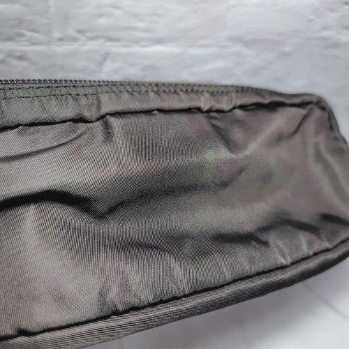 Astuccio portamatite Prada nylon cachi scuro triangolo logo Prada usato Giappone - Foto 5 di 13
