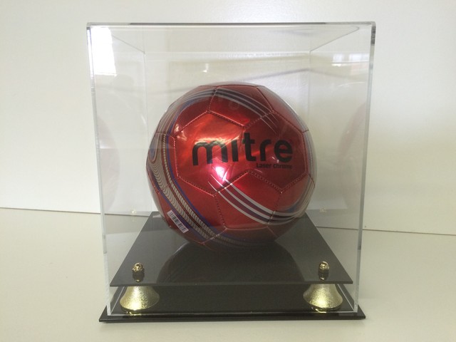 Soccer ball display FIFA World Cup 85% UV filtering acrylic football contoured Soccer ball display FIFA World Cup 85% UV filtering acrylic football contoured