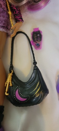 Monster High Doll Clawdeen Wolf with Pet and Accessories - Picture 5 of 11