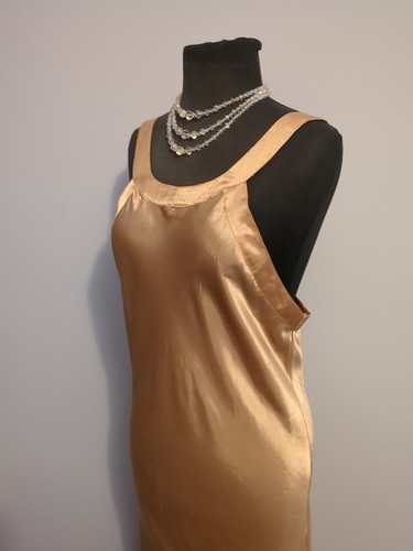 Maxi Camisón De Colección Aspecto Húmedo Líquido Satinado Brillante Aceitoso Sesgo DORADO 40 GRANDE  - Imagen 4 de 10