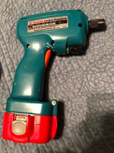 Makita 6791D Cordless Straight 1/4" Hex Chuck Drill Kit 9.6v - NEW Battery - Picture 7 of 9