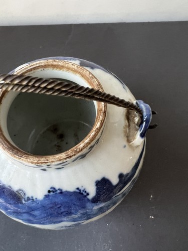 Antigua tetera de porcelana azul y blanca siglo XIX pintada con paisaje desi - Imagen 12 de 20