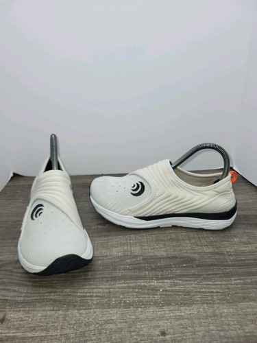 TOPO Vibe Sneakers Women Sz 7.5 White Black Vibe Running Shoes Sneakers
