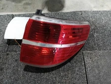 2007-2010 Saturn Outlook Rear Right Passenger Tail Light Quarter Panel Mounted