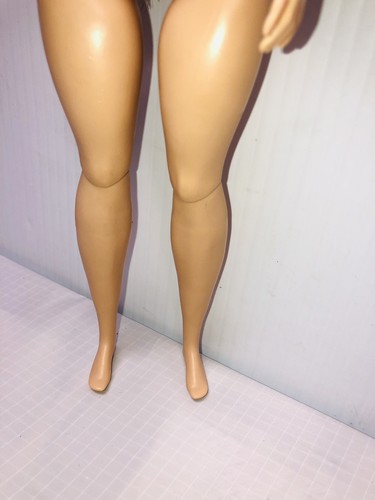 Barbie Extra CURVY Articulated NUDE DOLL Half Shaved Head Brunette Hair (DAMAGED - Picture 7 of 11