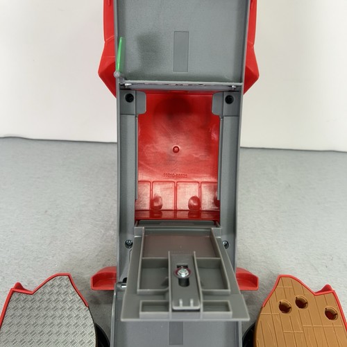 Disney Pixar 2016 Transforming Lightning McQueen Piston Cup Racetrack - Imagen 13 de 15