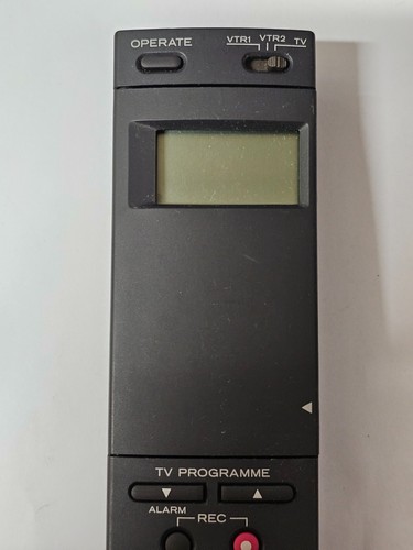 GENUINE ORIGINAL HITACHI VCR REMOTE CONTROL VT-RM832E - Picture 2 of 5